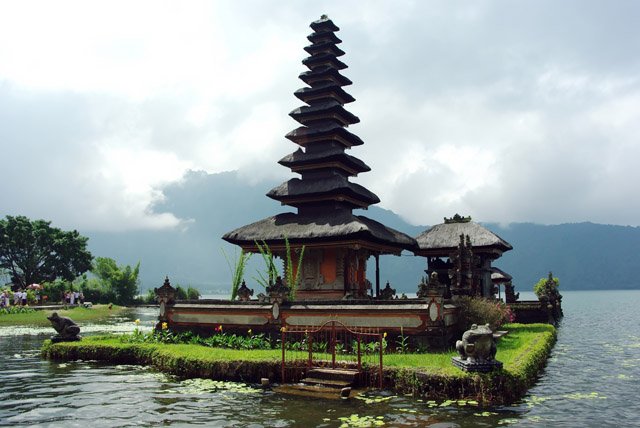 Opensea indonesia-bali-ulun-danu-bratan-lake.jpg