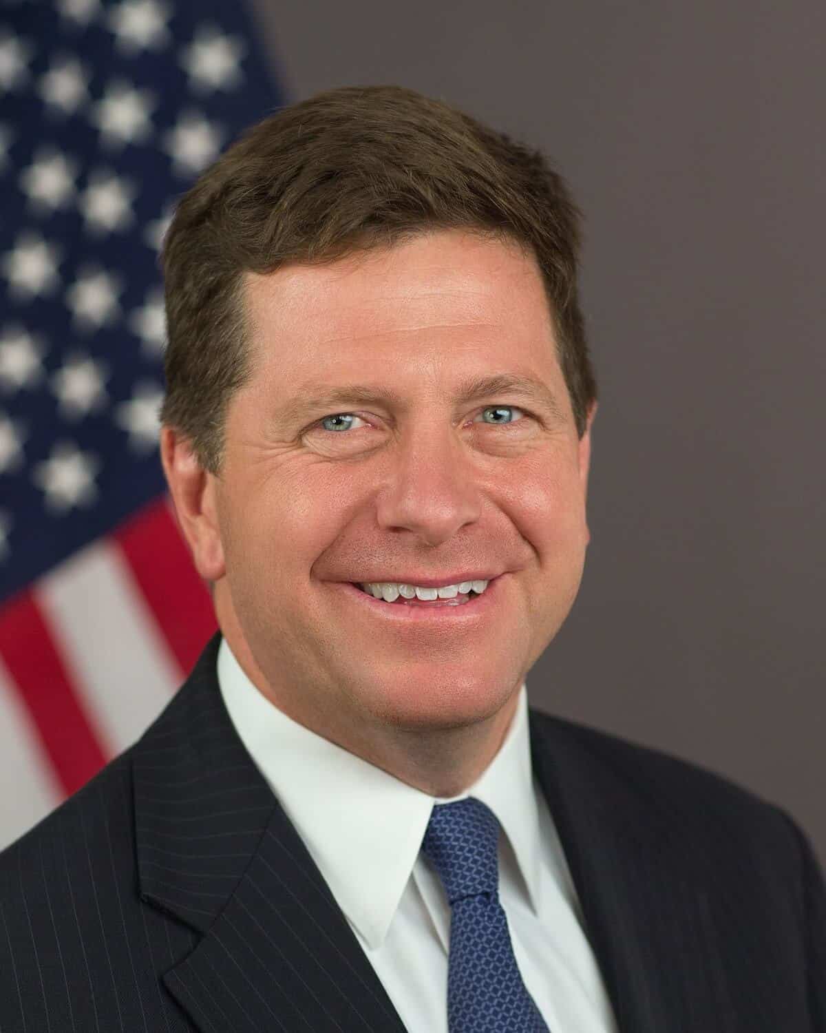 BlackRock getting behind a bitcoin ETF is an ''incredible development,'' says former SEC Chair Jay Clayton.