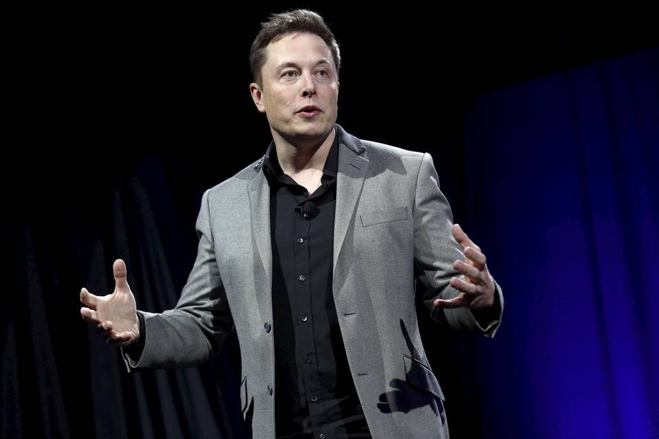 Photo of Elon Musk threatens to sue Microsoft for allegedly using Twitter data to train AI