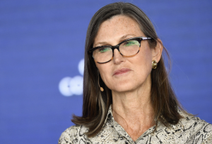 Cathie Wood Still Bullish on Coinbase as Ark Offloads Another $26.3m Shares
