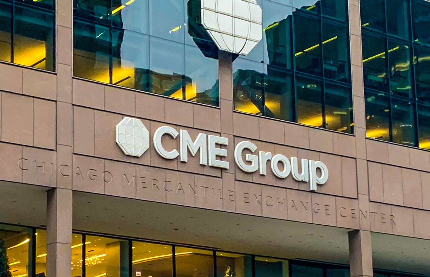 Coinbase Shares Plunge Almost 10% On FT Report That CME Plans To Offer Spot Bitcoin Trading