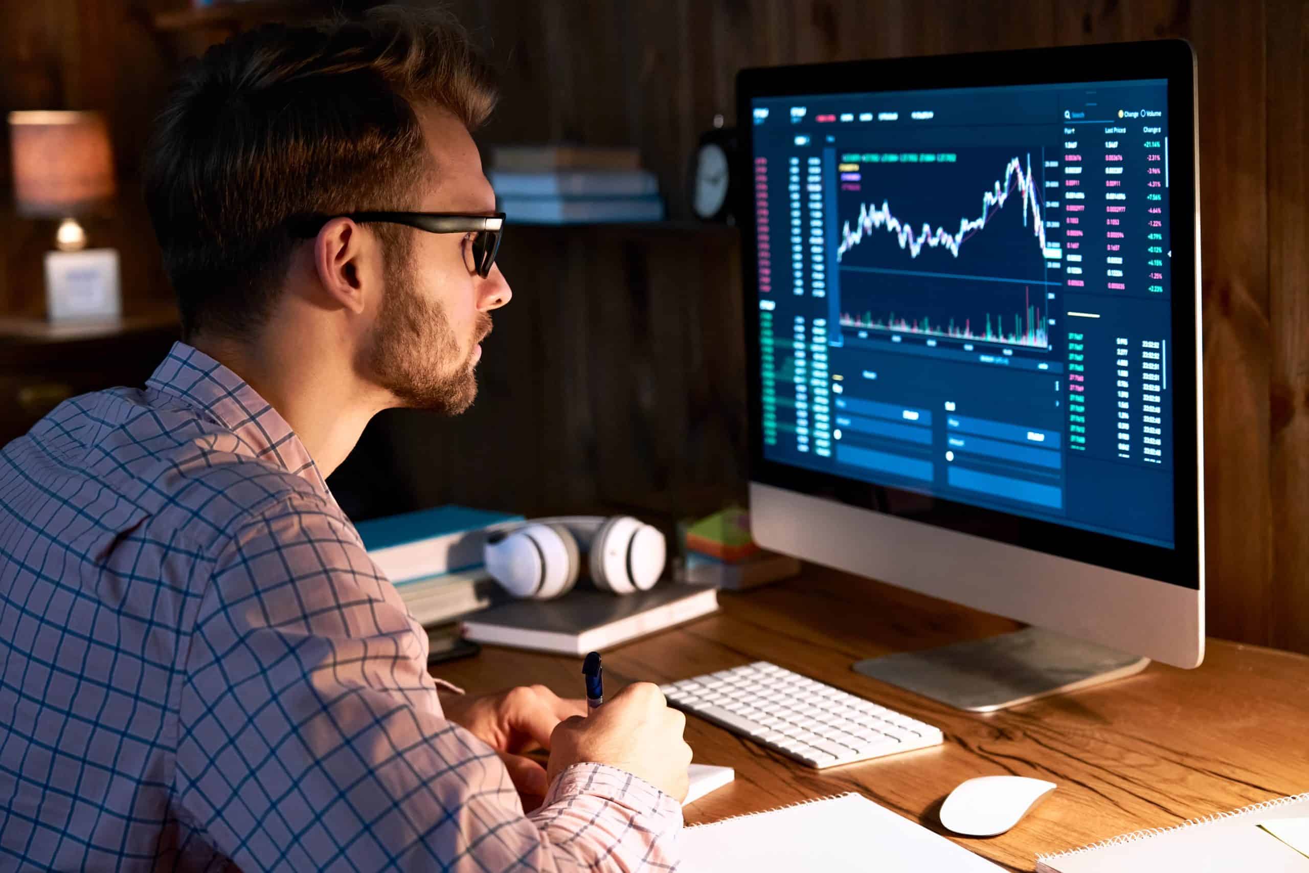 Man trading crypto